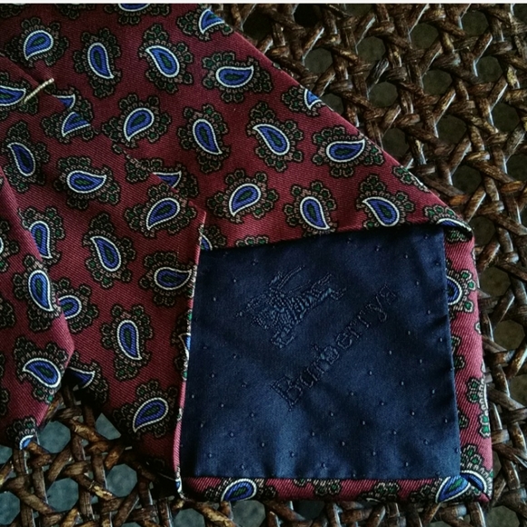 Luxury Burberry Tie - Picture 3 of 4